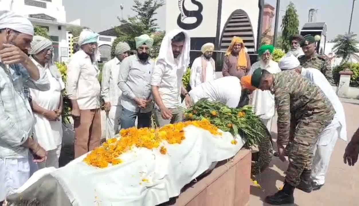 पूर्व सैनिक मक्खन सिंह का निधन, सैन्य सम्मान के साथ अंतिम विदाई