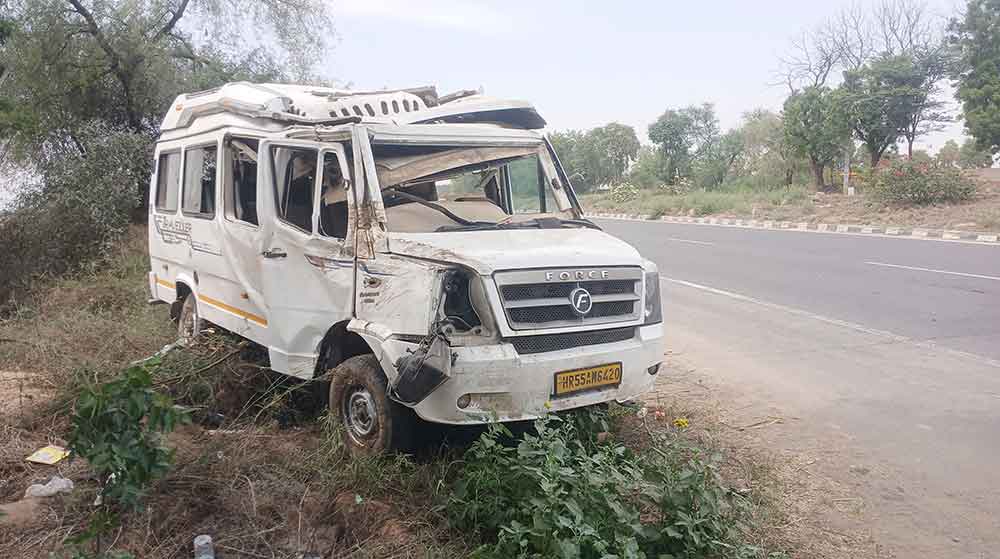 राजस्थान के सच्चे नम्र सेवादारों ने सड़क दुर्घटना में घायल डांस ग्रुप के सदस्यों की मदद की