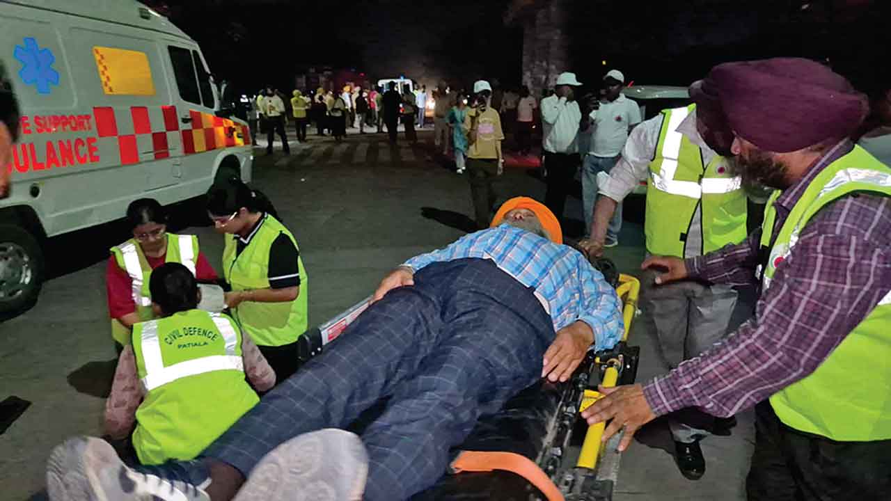 Mock Drill: डीएम डब्ल्यू ने करवाई नागरिक सुरक्षा मॉक ड्रिल