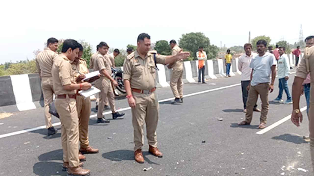 शाहजहांपुर में  तेज रफ्तार बोलेरो ने बाइक सवार परिवार को कुचला, दंपति समेत 4 की मौत