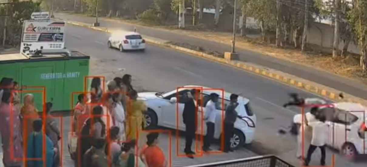 सरसा में दुल्हन की विदाई की वीडियो बना रहे फोटोग्राफर को तेज रफ्तार कार ने उड़ाया, वीडियो तेजी से वायरल