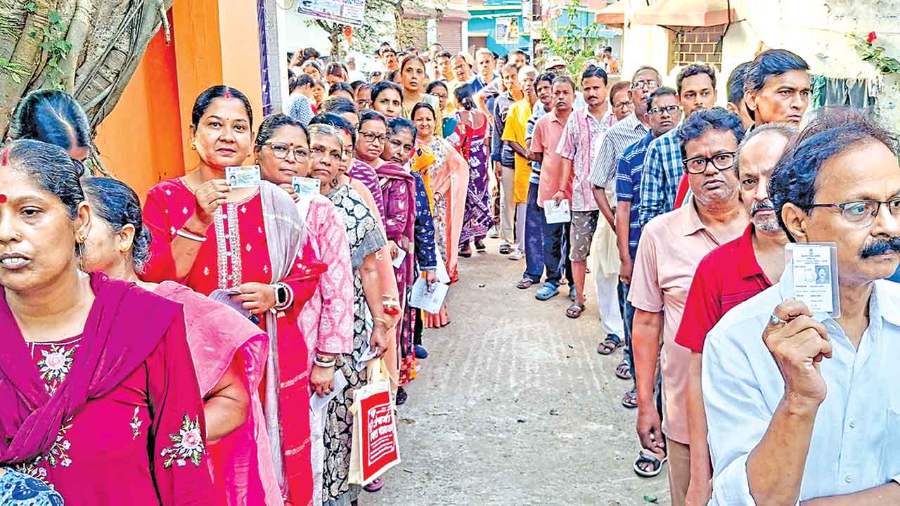 West Bengal-Tamil Nadu Elections: पश्चिम बंगाल में पहले चरण में 89.93% और तमिलनाडू में 82.24% वोटिंग