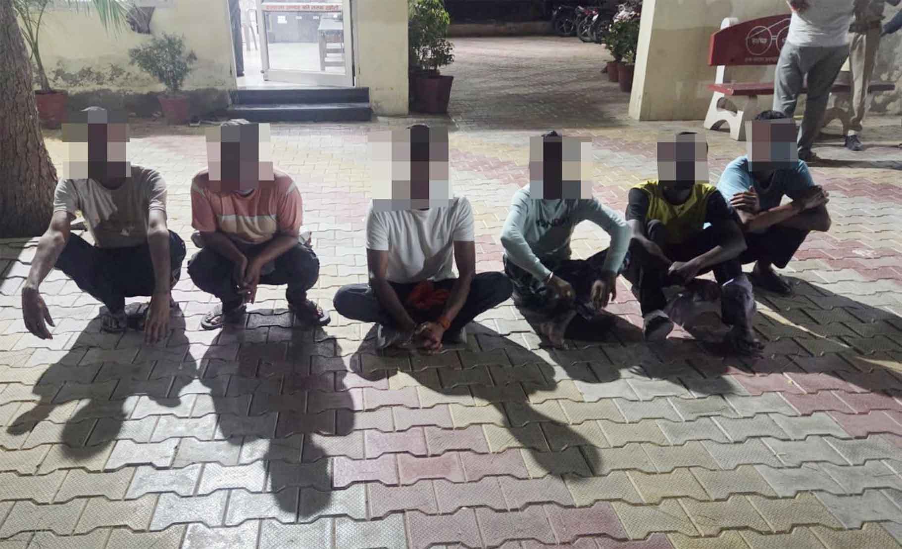 सिविल ड्रेस में तैनात महिला पुलिसकर्मियों ने मनचलों को सिखाया सबक