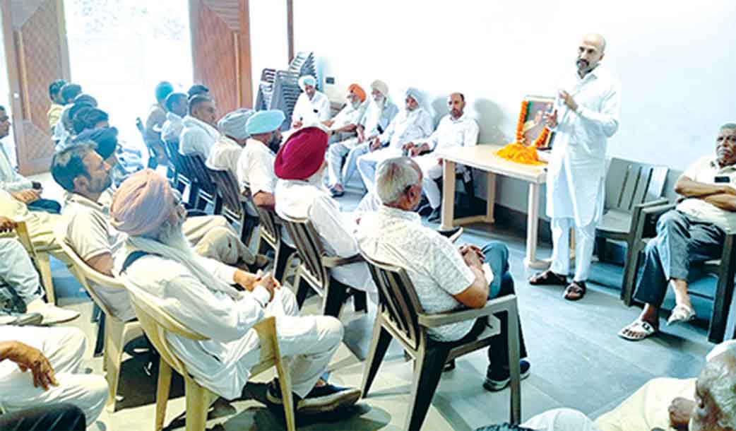 पूर्व विधायक अमित सिहाग के नेतृत्व में पूर्व प्रधानमंत्री राजीव गांधी की पुण्यतिथि पर श्रद्धासुमन अर्पित