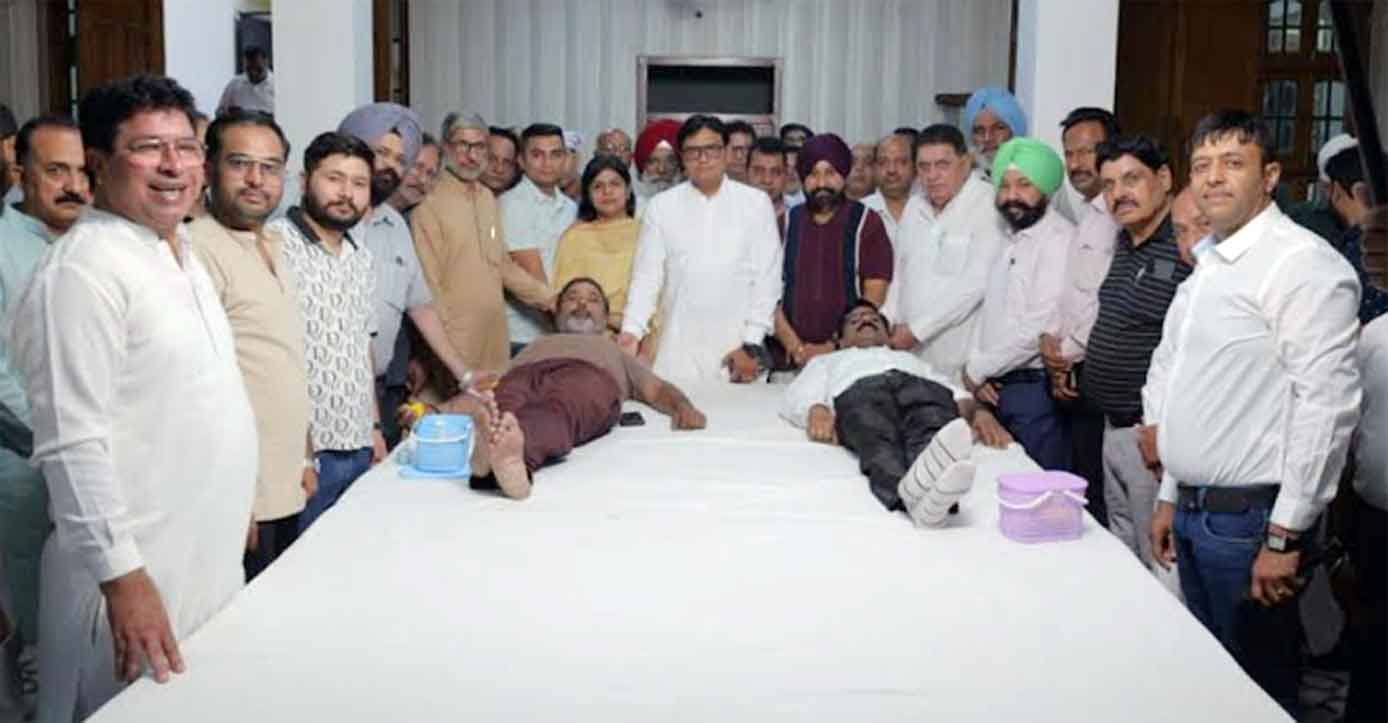 Blood Donation Camp: अरोड़वंश सभा के कार्यक्रम में सामाजिक सेवा का संदेश, रक्तदान शिविर में 65 यूनिट रक्त एकत्रित