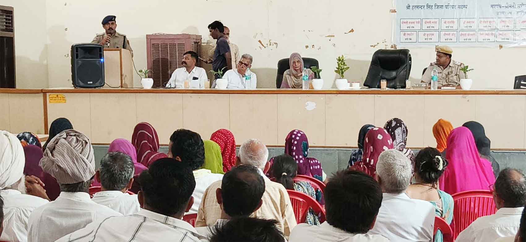 रात्रि चौपाल के जरिए गांव पहुंची हनुमानगढ़ पुलिस 