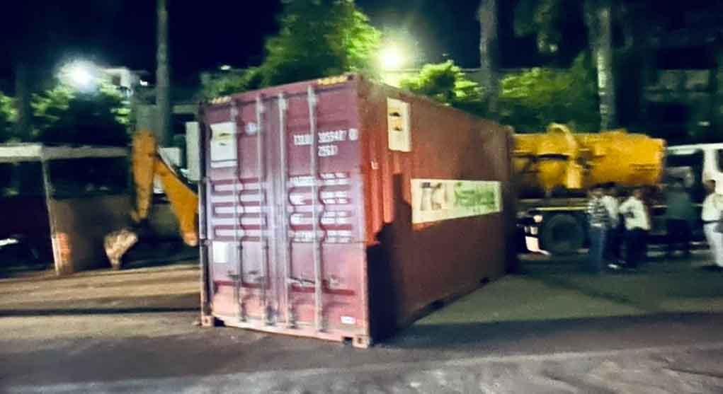 Chittorgarh Incident: चित्तौड़गढ़ में ओवरब्रिज के नीचे ट्रॉले से गिरा कंटेनर