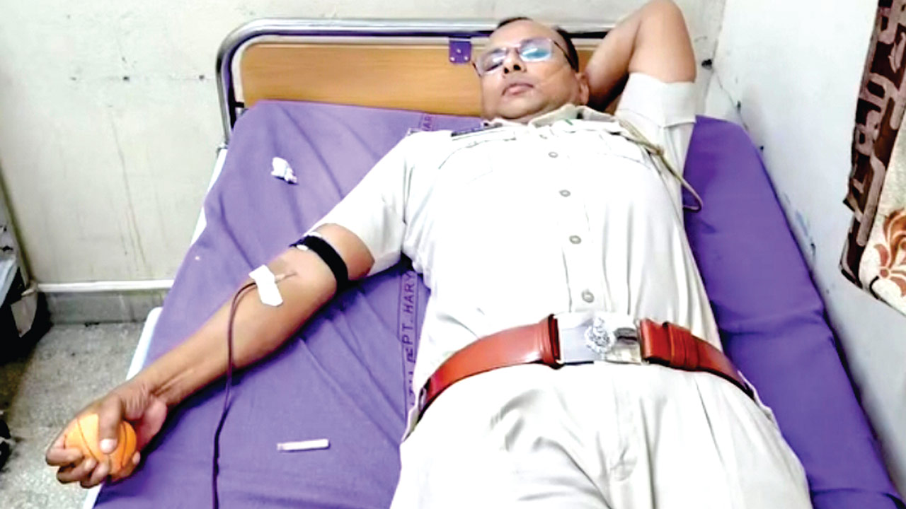 मानवता व सेवा का पर्याय बने फतेहाबाद पुलिस के पीआरओ विनोद कुमार