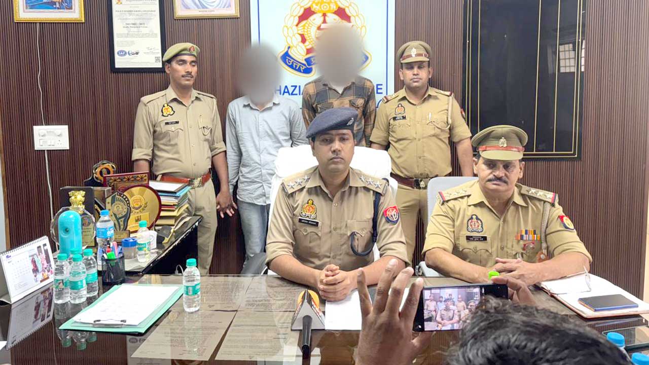 खोड़ा पुलिस की बड़ी कार्रवाई, दो वाहन चोर गिरफ्तार; आठ चोरी के दोपहिया वाहन बरामद 