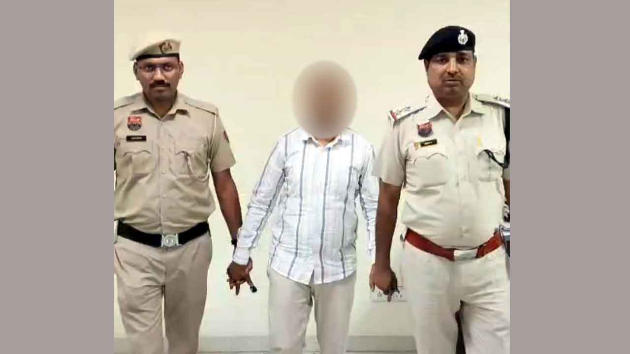 कंपनी के स्टॉक में हेराफेरी से माल बेचकर डेढ़ करोड़ का गबन, एक गिरफ्तार