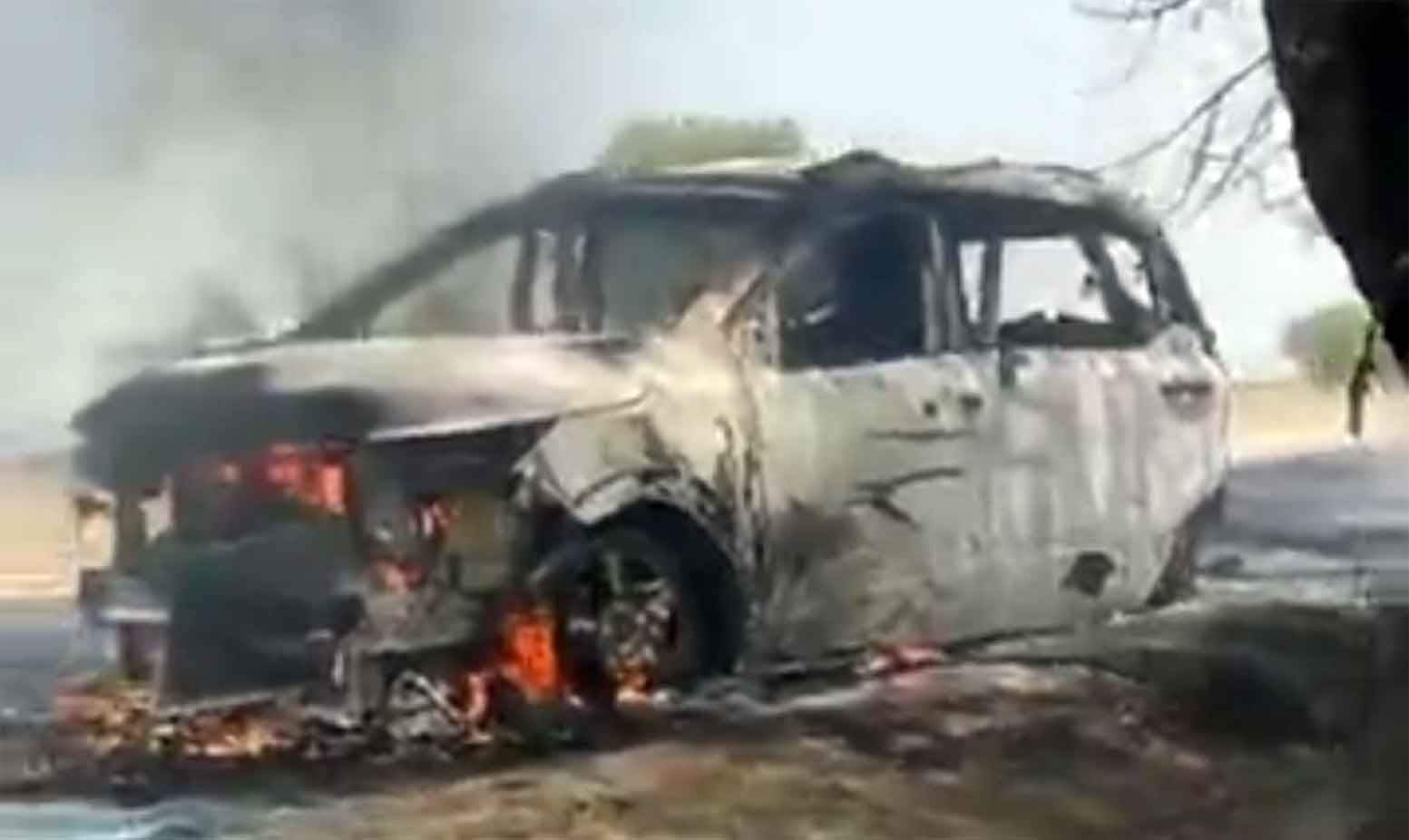 Hathras Car Fire: हाथरस  दर्दनाक हादसा, चलती कार में आग लगने से पिता पुत्र झुलसे