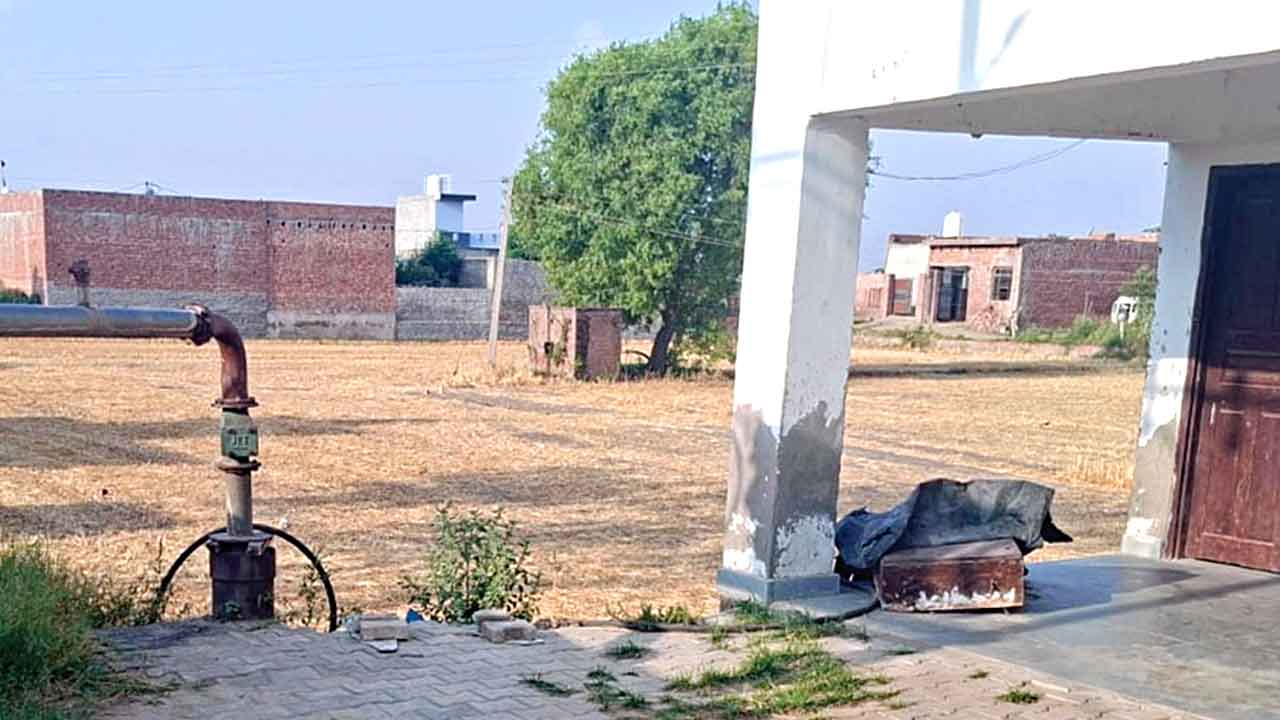 रात को चोर काटकर ले गए वाटर वर्कर्स के ट्यूबवेल की केबल