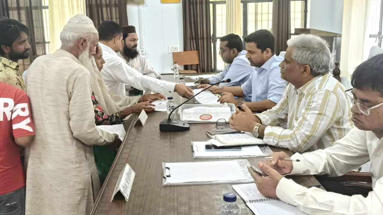 शिकायतों के निस्तारण में बरती जाए पारदर्शिता: विनय तिवारी