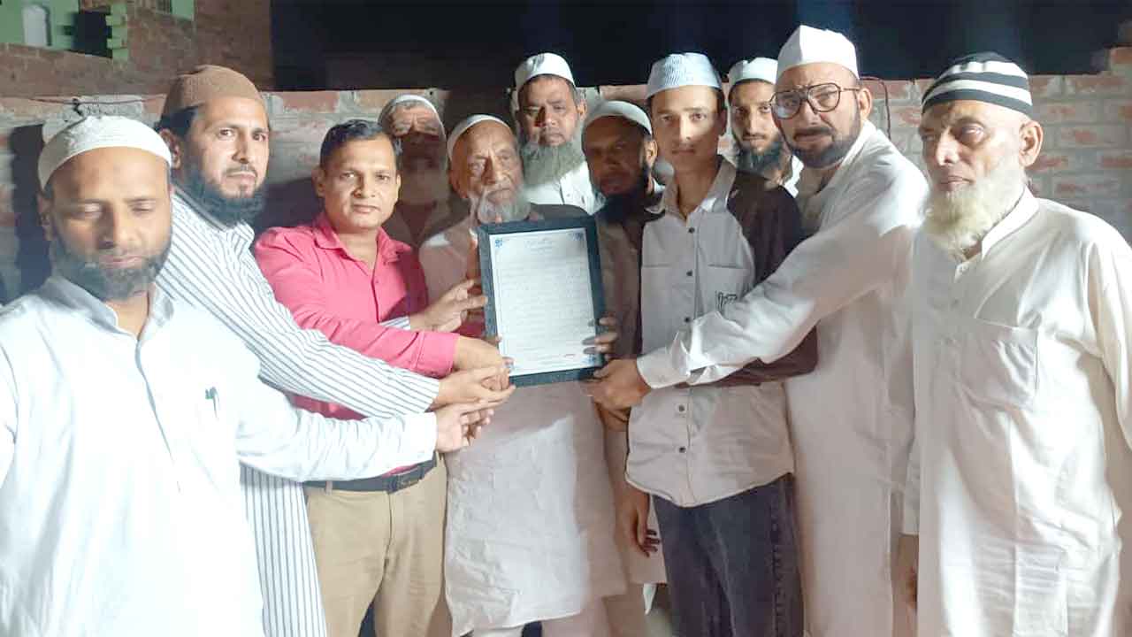अंजुमन गुलिस्तान उर्दू अदब के तत्वावधान में नातिया महफिल का आयोजन, पत्रकारों और शायरों को किया गया सम्मानित