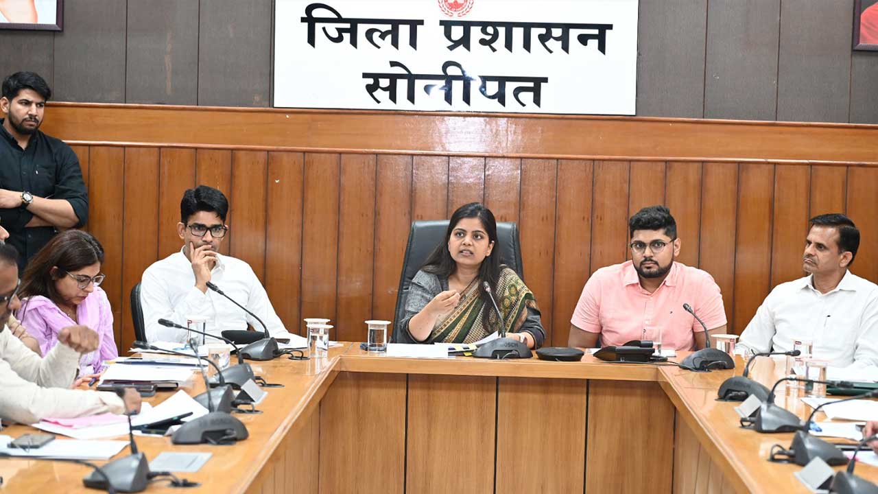 सीएम विंडो तथा समाधान शिविर में आने वाली शिकायतों का प्राथमिकता के आधार पर करें निवारण-उपायुक्त नेहा सिंह  