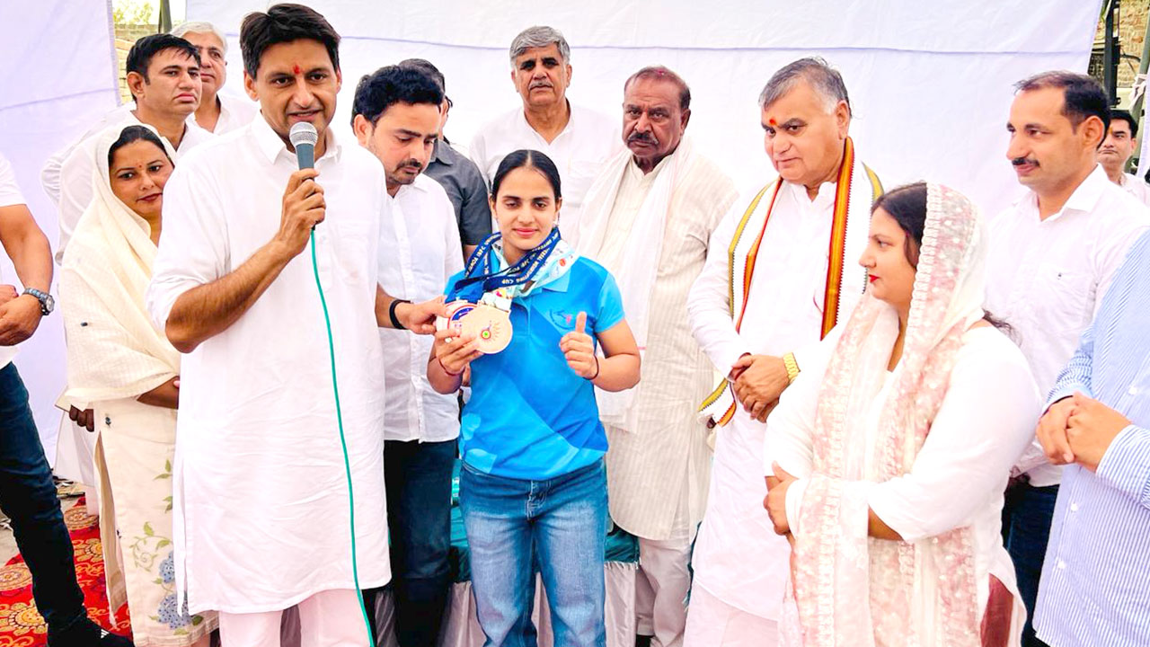 देश की अर्थव्यवस्था खोखली हो चुकी, जनता से भारी टैक्स वसूल रही सरकार – दीपेन्द्र हुड्डा