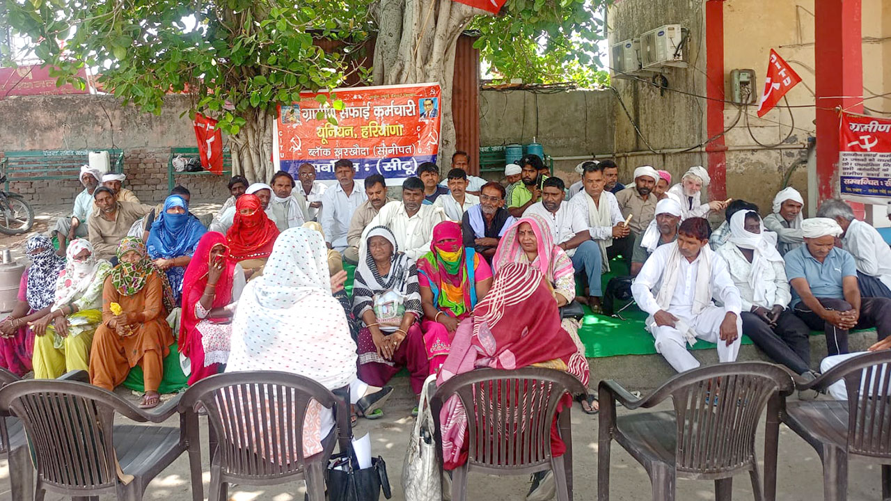 ग्रामीण सफाई कर्मचारियों की हड़ताल पांचवें दिन भी जारी