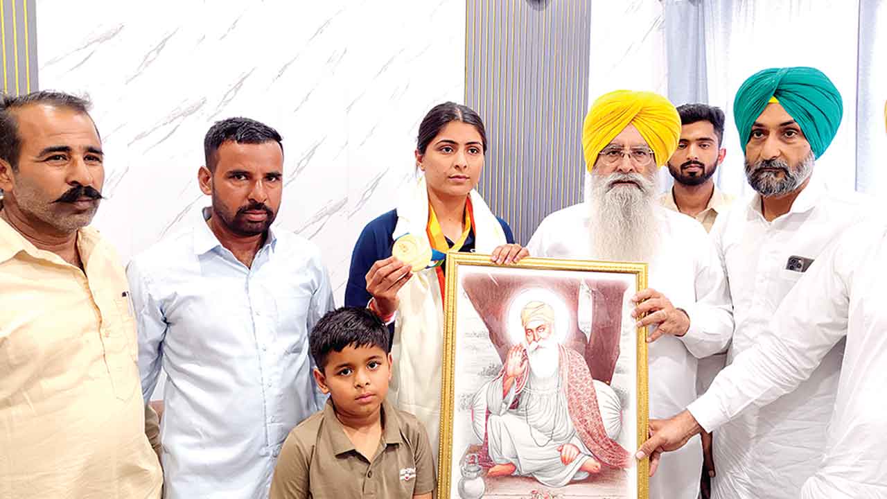 गोल्ड मेडलिस्ट कबड्डी खिलाड़ी सिमरन 51 हजार रु. की नकद राशि से सम्मानित 