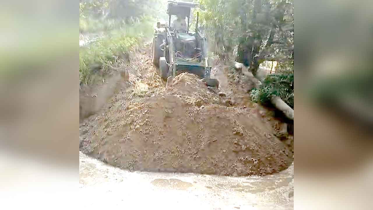  डबवाली के गांव मौजगढ़ के पास तेजाखेड़ा माइनर टूटी, खेत पानी से लबालब
