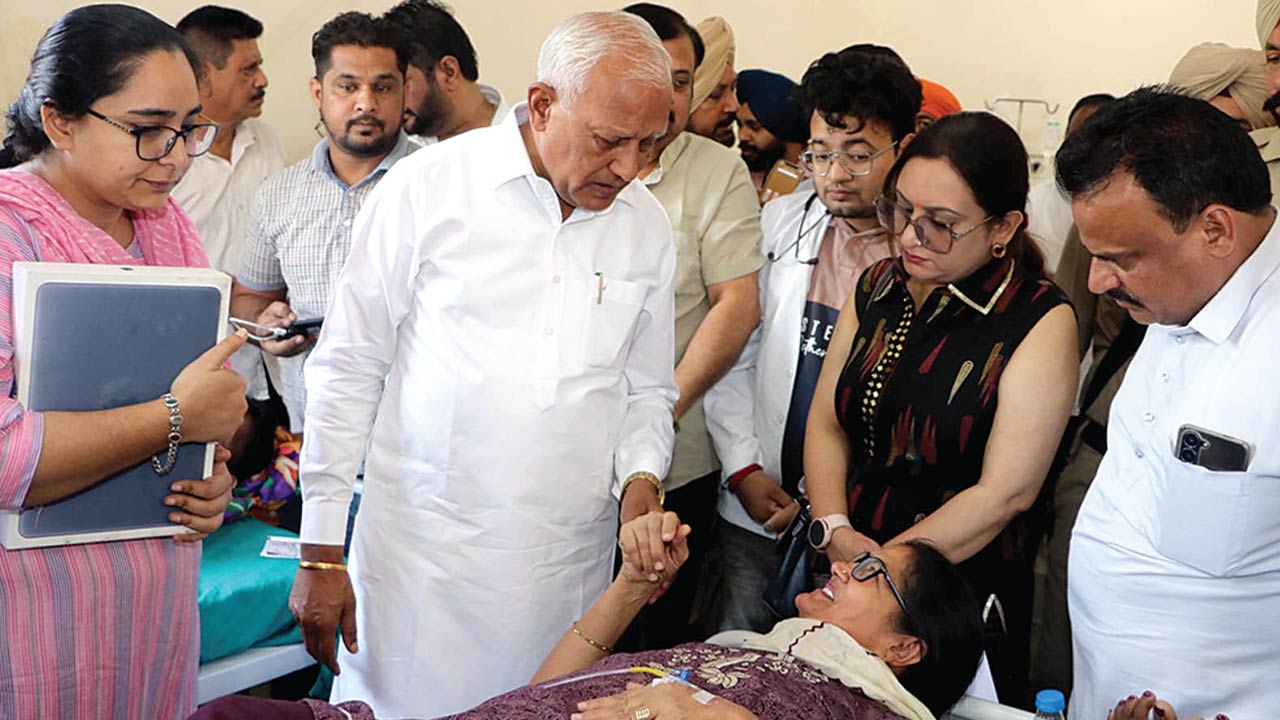 शादी समारोह में खाना खाने से बीमार हुए लोगों का मामला