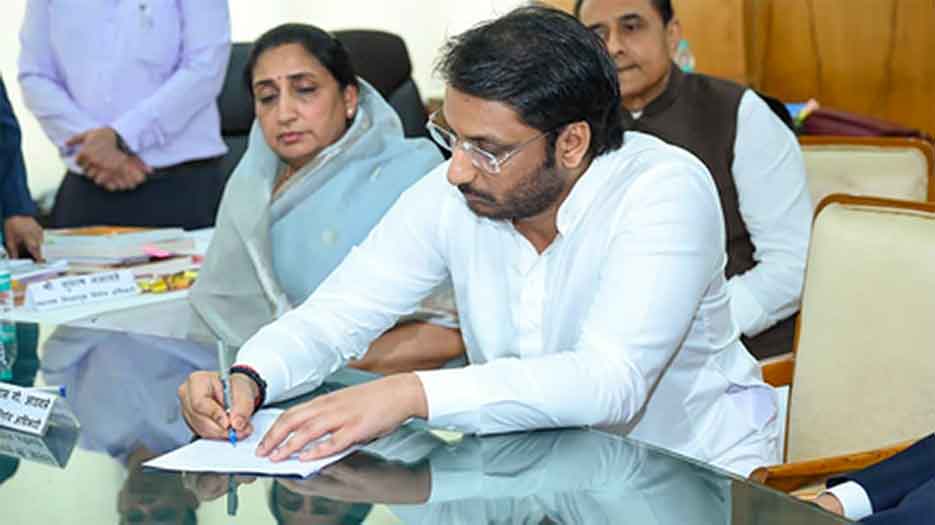 एनसीपी में नई कार्यकारिणी को लेकर बढ़ी राजनीतिक उथल-पुथल, दिग्गज नेताओं के नाम गायब