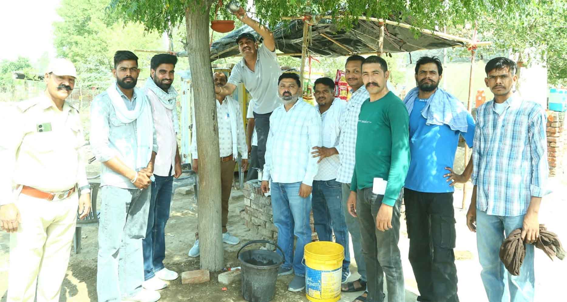 भीषण गर्मी में पक्षियों के लिए बांधे परिंडे, डीटीओ परिसर में चला सफाई अभियान