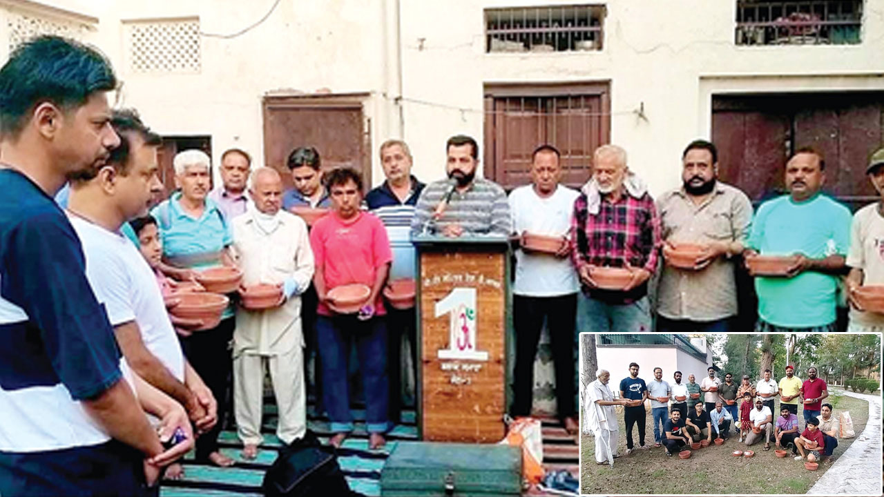 ब्लॉक पटियाला व समाना की साध-संगत ने बेजुबानों के लिए रखे सकोरे 