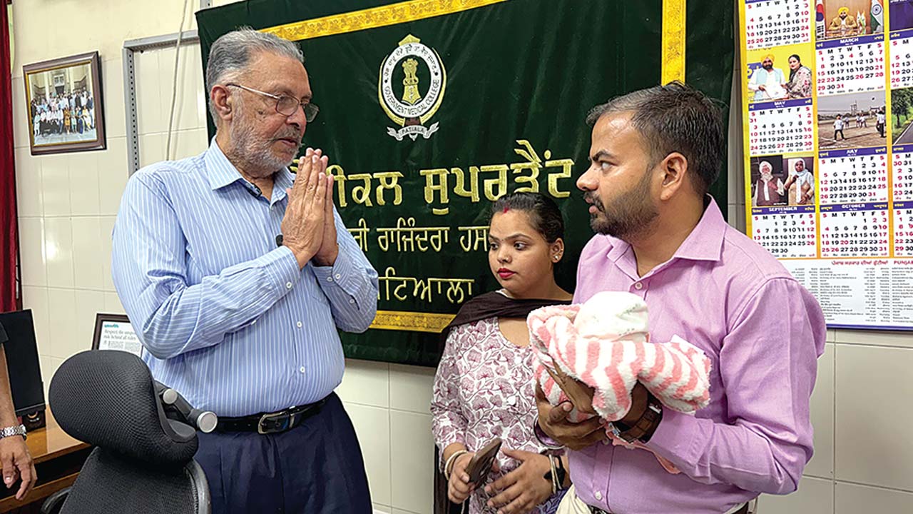 Mukhyamantri Swasthya Yojana: नवजात शिशु की डॉक्टरों ने असाधारण सर्जरी कर बचाई ‘अनमोल जिंदगी’