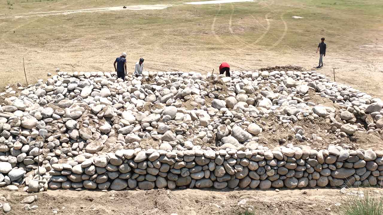 बाढ़ राहत कार्यों में बरती जा रही अनियमितता काम की गुणवत्ता पर पड़ेगा असर