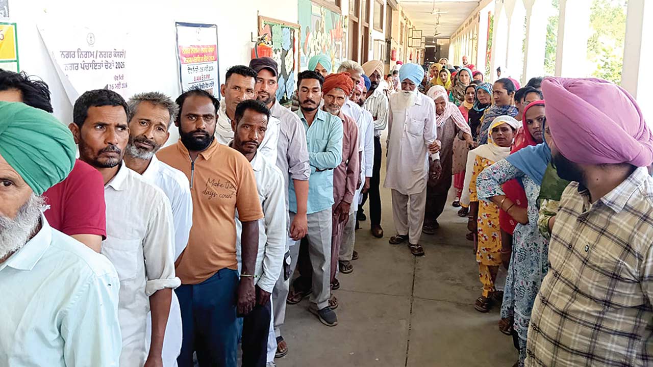 Punjab Elections News: पंजाब में शहरी चुनावों में 61.50 फीसदी मतदान, कई जगह चले ईंट-पत्थर तो कई जगहों पर हुआ हंगामा