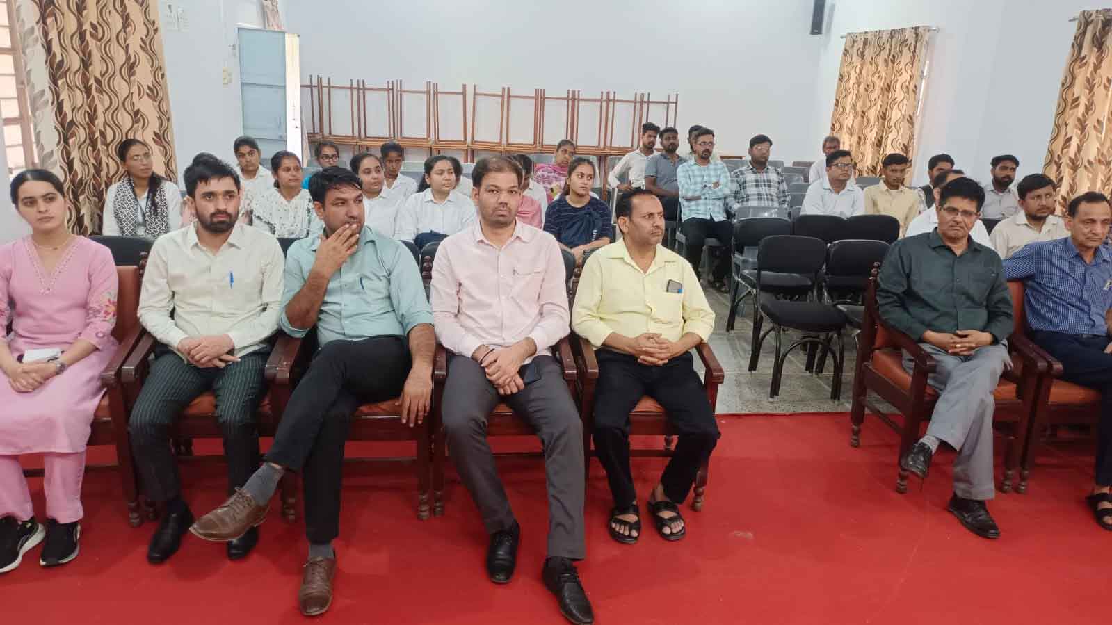 Ragging Awareness: रैगिंग के दुष्परिणामों व कानूनी प्रावधानों के प्रति किया जागरूक 