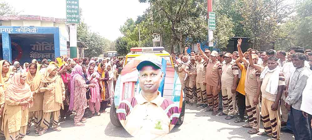 धर्मक्षेत्र-कुरुक्षेत्र के खानपुर कोलियां के शरीरदानी रघुबीर सिंह इन्सां को सेवादारों ने मानव श्रृंखला बनाकर दी अंतिम विदाई