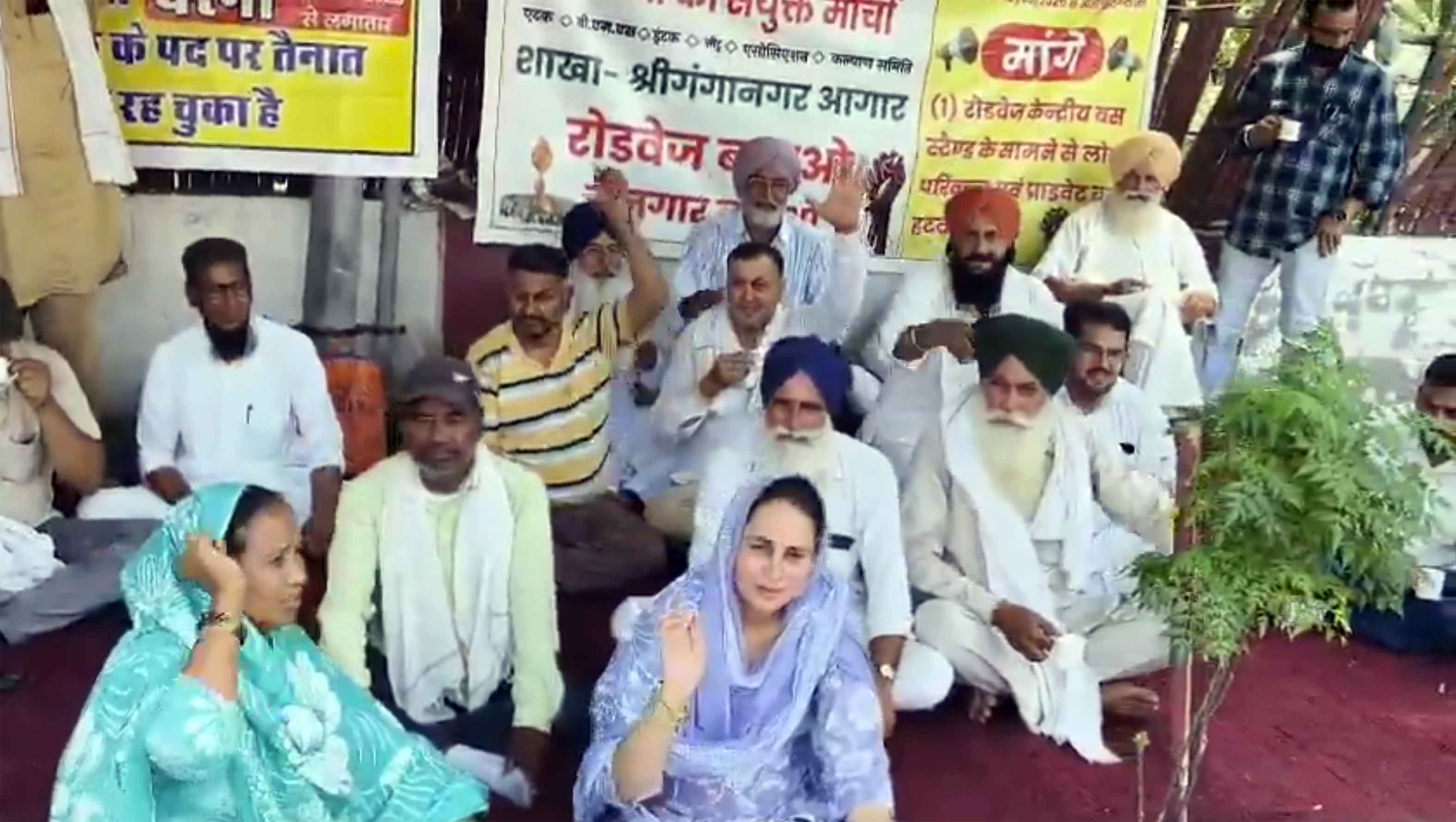 Rajasthan Roadways News: रोडवेज संयुक्त मोर्चा के 69 दिनों के संघर्ष के बाद बस स्टैंड के आगे से हटी निजी बसें 