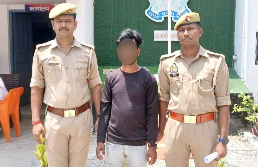 सलेमपुर पुलिस को मिली बड़ी सफलता,  25 हजार का ईनामी वांछित आरोपी गिरफ्तार 