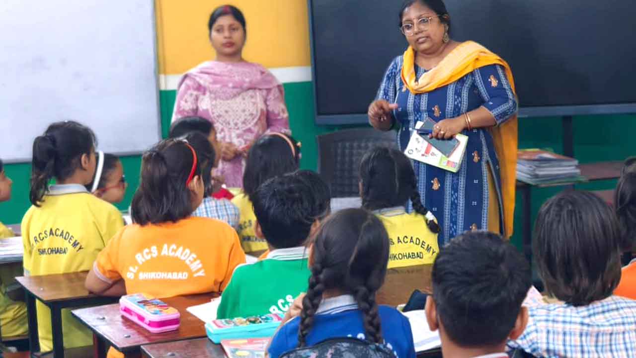सेंट आरसीएस एकेडमी के बच्चों ने ऑक्सफोर्ड यूनिवर्सिटी प्रतियोगिता में मारी बाजी 