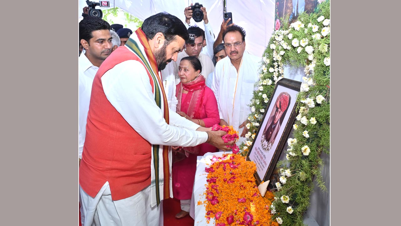 पूर्व विधायक चौधरी सहीराम को श्रद्धांजलि देने सकताखेड़ा पहुंचे सीएम नायब सैनी