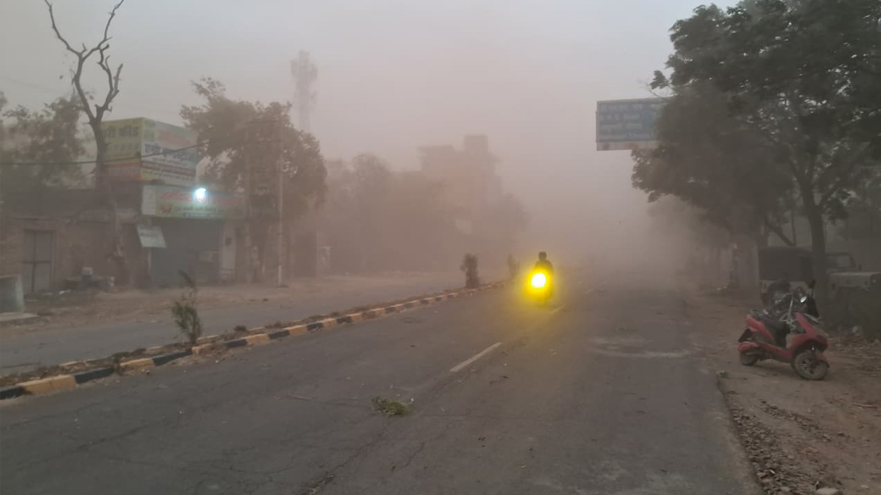Sirsa Weather News: सरसा में बिगड़ा मौसम का मिजाज, जबर्दस्त अंधड़, बारिश और.... 