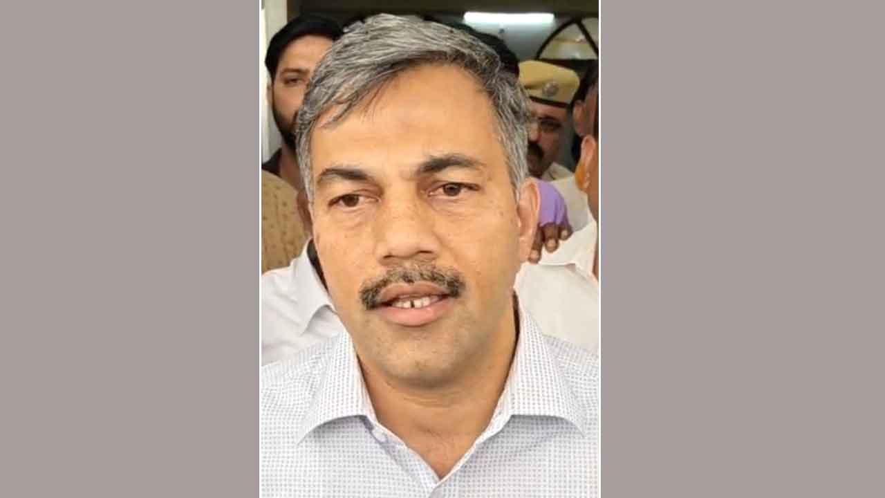 स्वायत्त शासन विभाग के सचिव एवं हाउसिंग बोर्ड आयुक्त शहर में किया आरयूडीआईपी कार्यों का निरीक्षण 