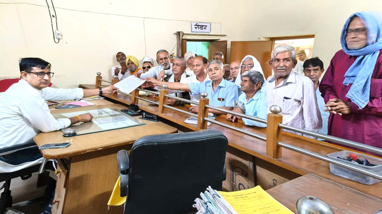आरजीएचएस व्यवस्था ठप होने से पेंशनरों में भारी आक्रोश, उपखंड अधिकारी को सौंपा ज्ञापन