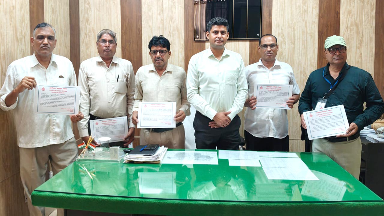 जनगणना के पहले चरण को रिकॉर्ड समय में पूरा करने वाले प्रगणक व सुपरवाइजर को किया सम्मानित