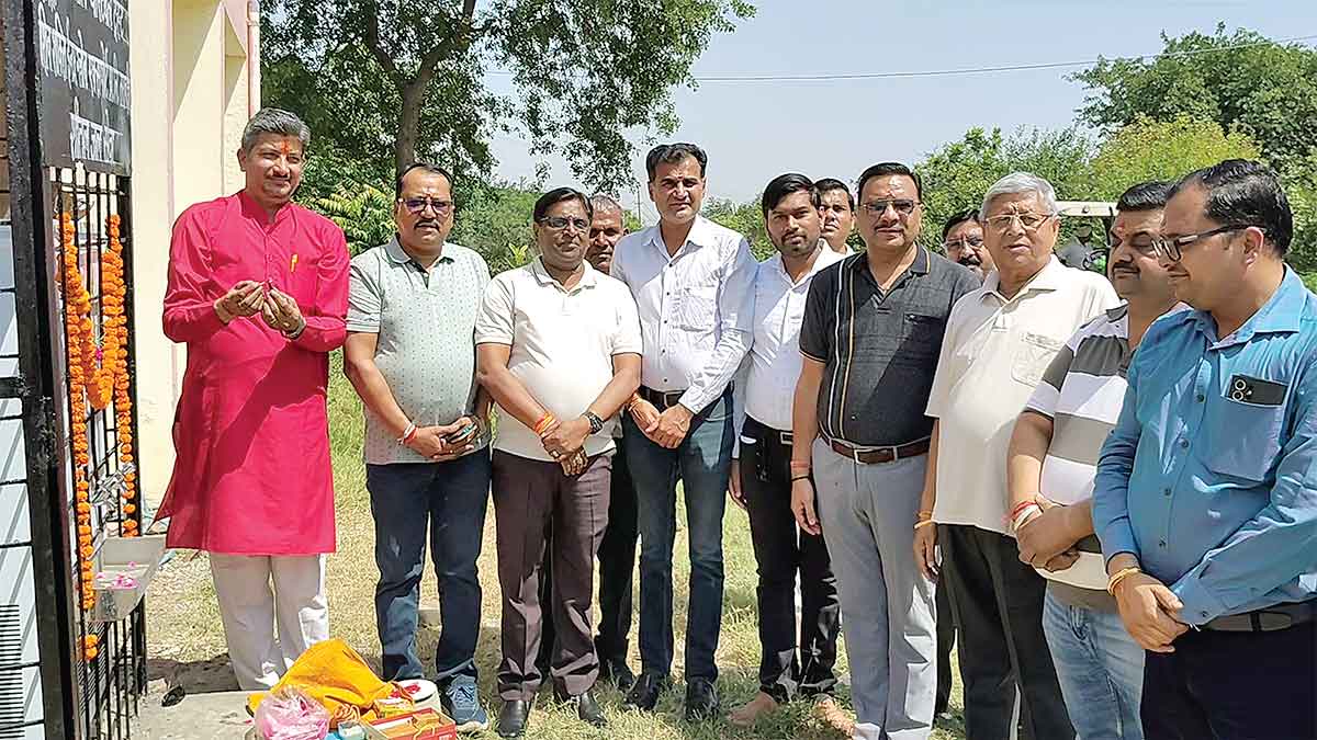 राहगीरों की प्यास बुझाने के लिए इस ट्रस्ट ने लगाया बिजली बोर्ड परिसर में वाटर कूलर
