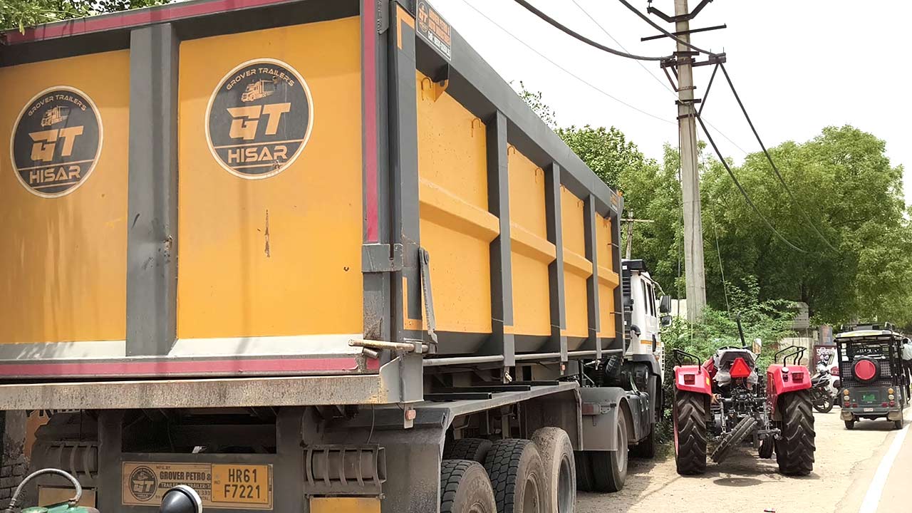 ओवरटेक पड़ा भारी: तेज रफ्तार डंपर ने ट्रैक्टर को मारी टक्कर, किसान की मौत