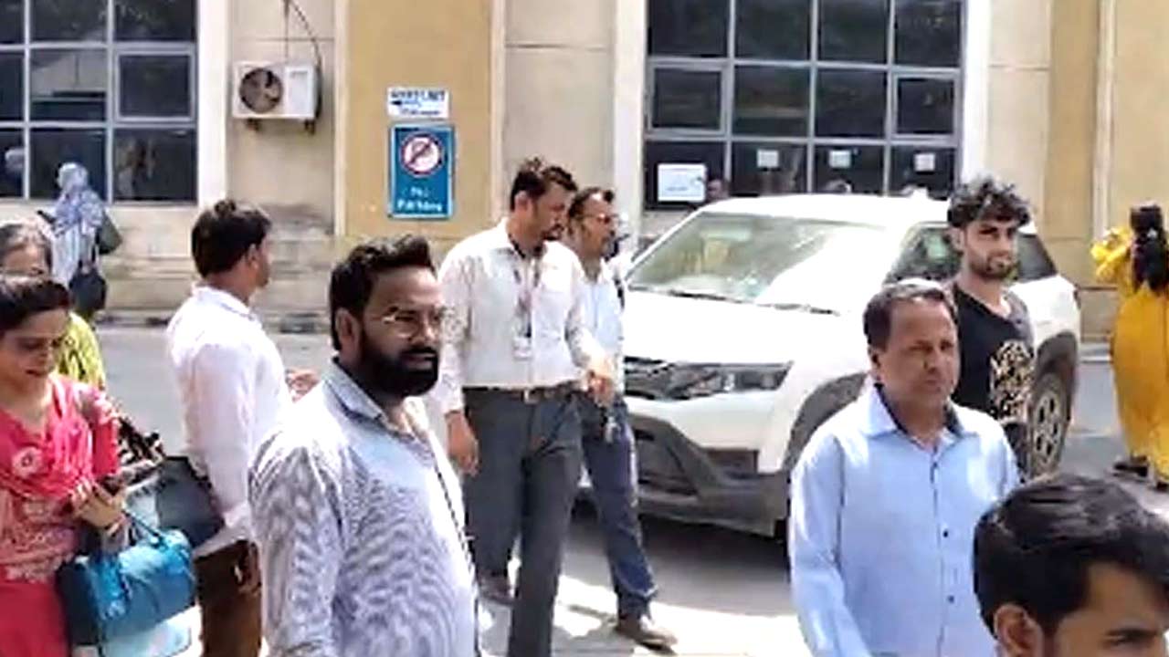 Gurugram Bomb Threat: गुरुग्राम नगर निगम व मेयर कार्यालय को बम से उड़ाने की धमकी