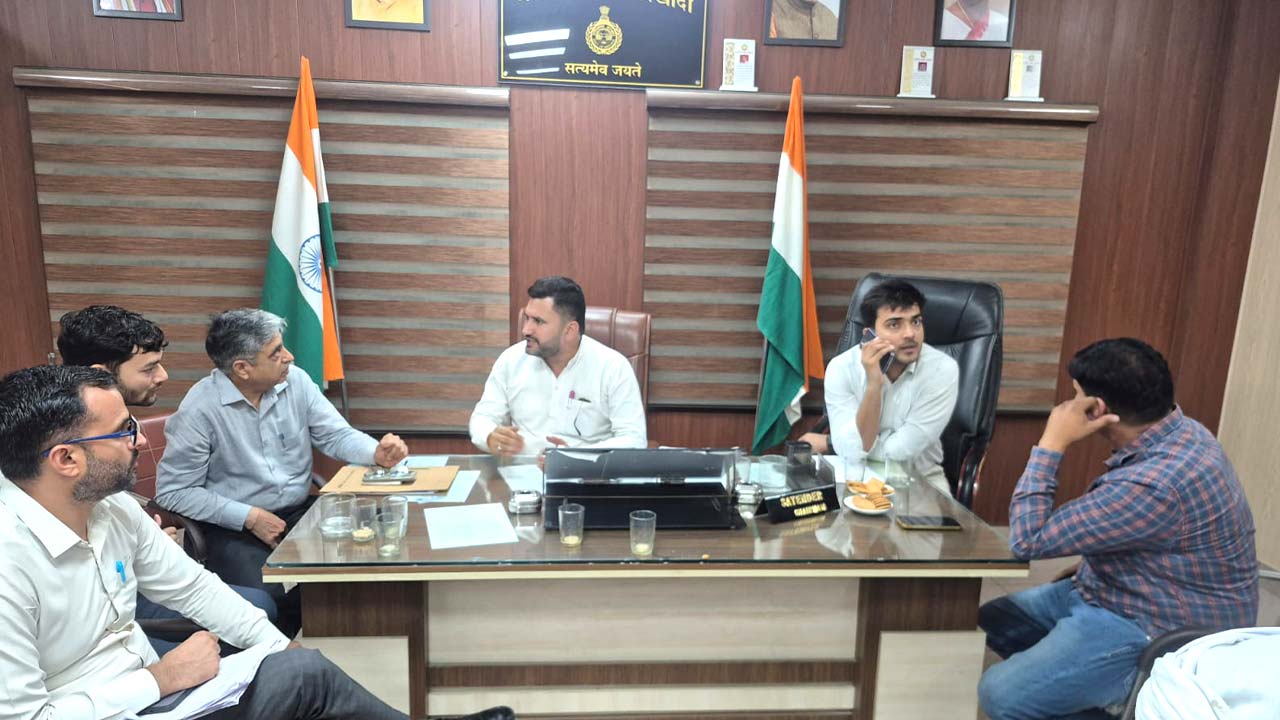 बिजली विभाग के जनता दरबार में तार बदलवाने और मीटर लगवाने की समस्याएं छाईं