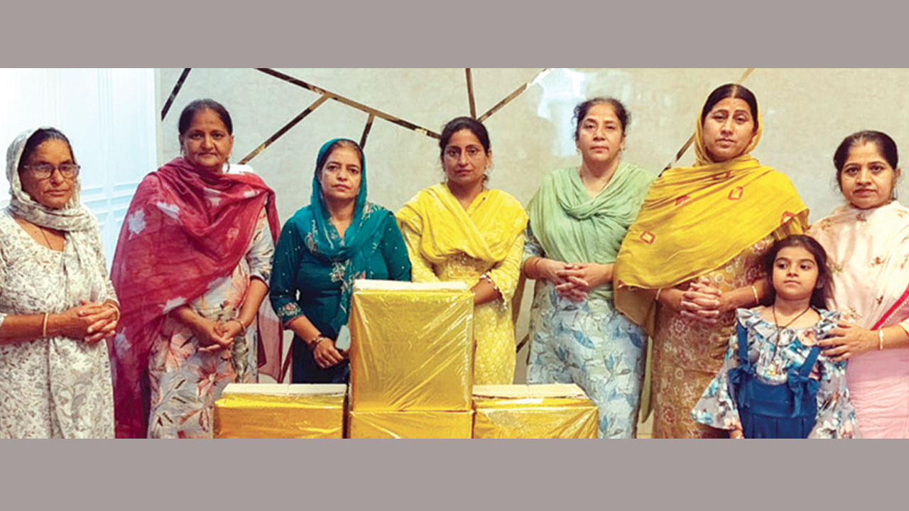 Welfare Work: ब्लॉक मलोट की साध-संगत ने 5 जरूरतमंद परिवारों को बांटा राशन 