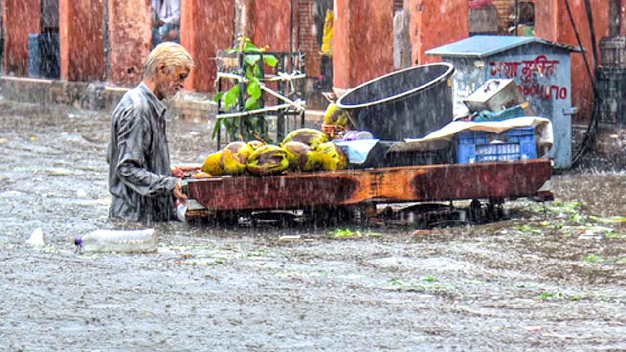 Rajasthan Weather Alert: राजस्थान में भारी बारिश का दौर शुरू, 22 जिलों में येलो अलर्ट जारी