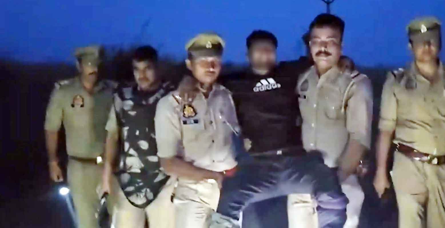 Kanpur Encounter: पुलिस मुठभेड़ में बदमाश घायल, गिरफ्तार