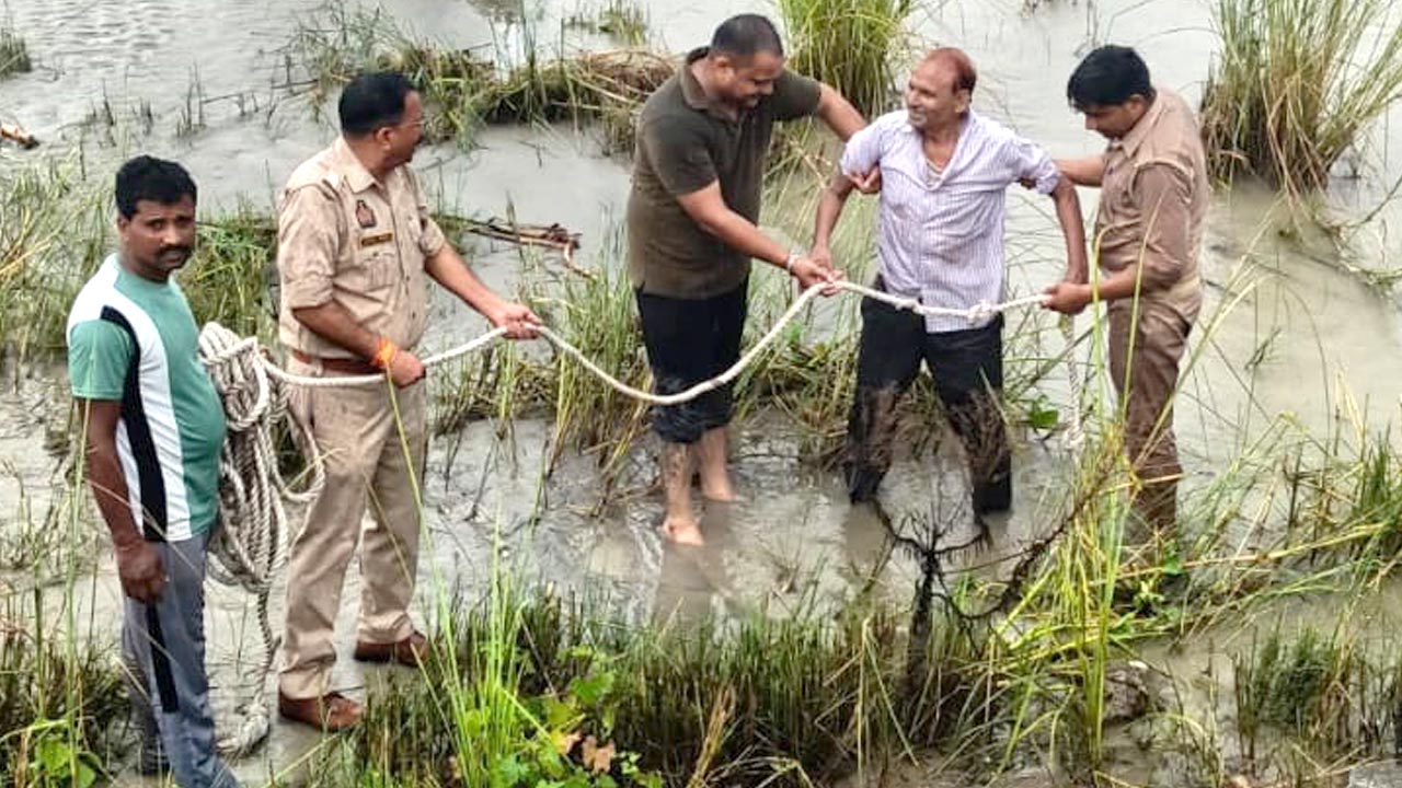 गंगा बैराज पर आत्महत्या का प्रयास नाकाम, रामराज पुलिस ने 55 वर्षीय बुजुर्ग की बचाई जान