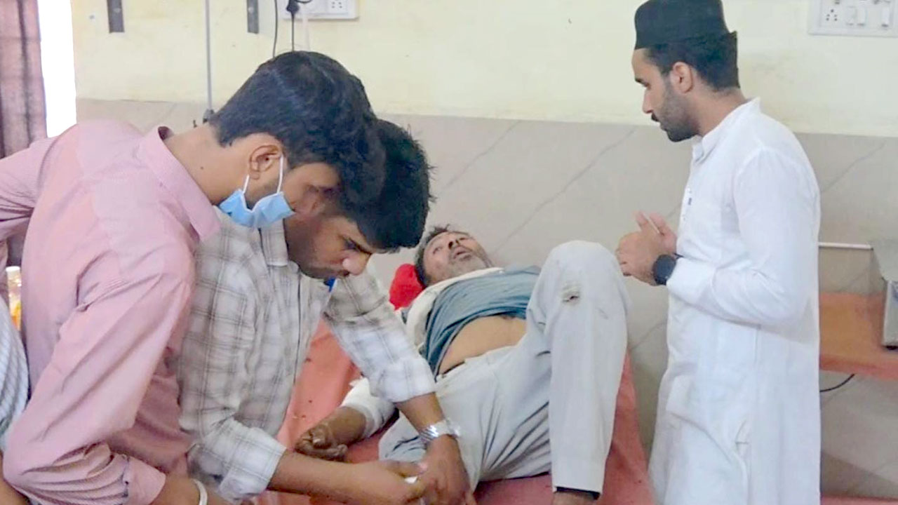 Road Accident: दो अलग-अलग सड़क हादसों में भाई-बहन समेत चार घायल