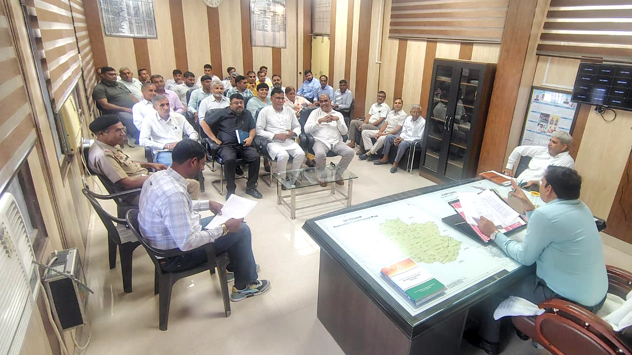 स्कूल बसों में सुरक्षा मानकों की अनदेखी पर होगी सख्त कार्रवाई: एसडीएम